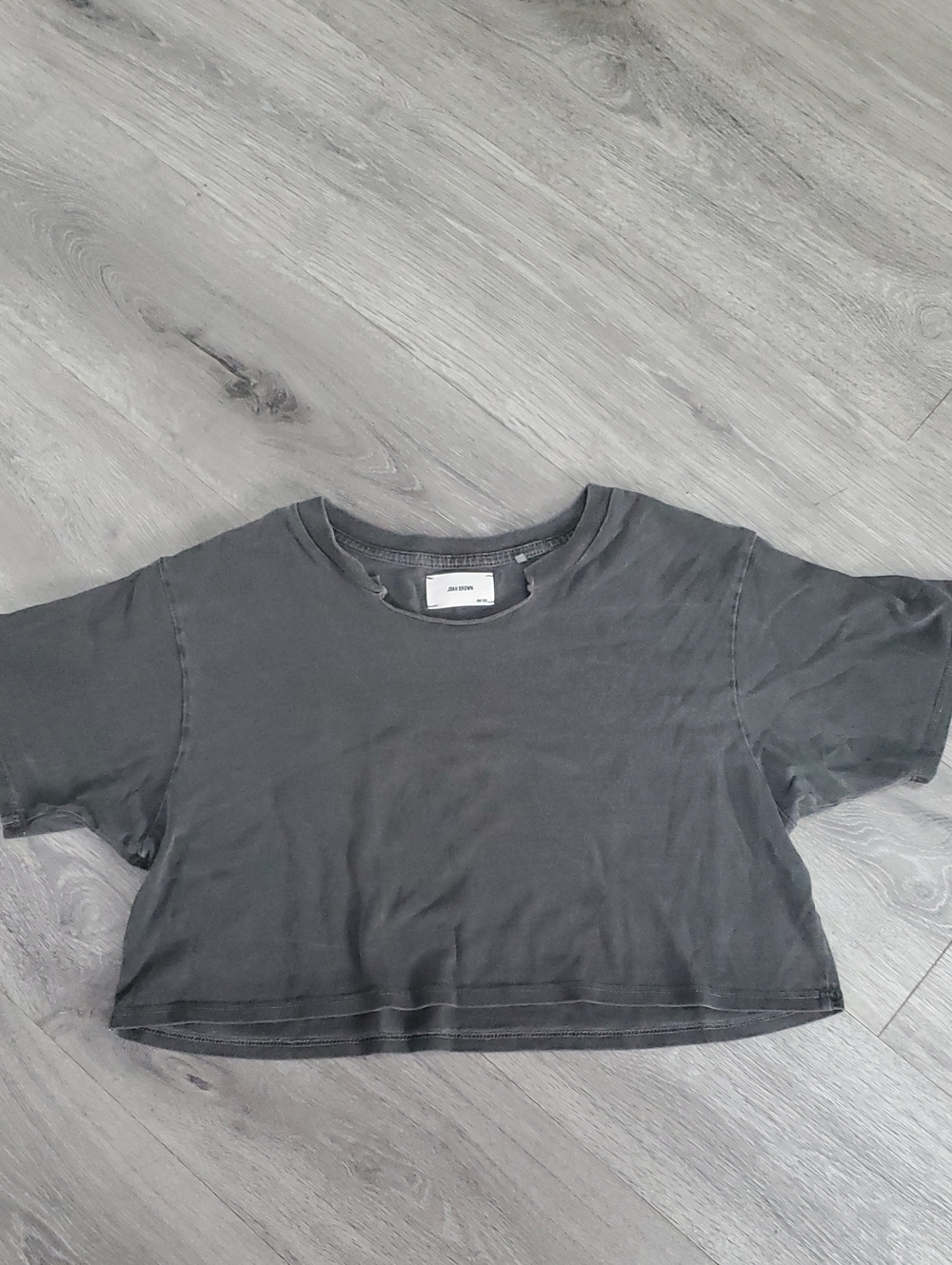 Joah Brown Notched Neck Boxy Charcoal Gray Cropped Tee OS